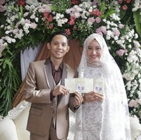 Pasangan asal Jakarta, Julia Jasmine dan suaminya Aldi Ramadhika mencuri atensi setelah membagikan cerita pernikahan minimalisnya yang menghabiskan Rp 60 juta untuk pesta pernikahan dan bulan madu di Hongkong. Foto: dok. Julia Jasmine