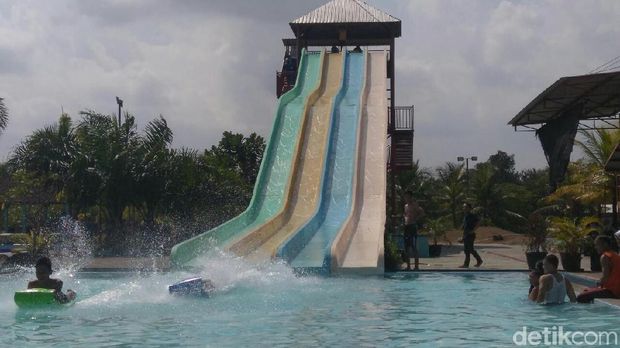 Sumber Adventure Center Purworejo gratis untuk warga yang menunjukkan jari bertinta Pilkada. 