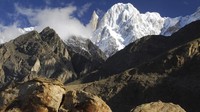 Ini adalah Ladyfinger Peak (di sebelah kiri) dan Hunza Peak (kanan) adalah dua gunung paling ikonik di wilayah Gilgit-Baltistan, Pakistan (CNN Travel)