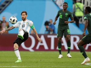 Tentang Pita Merah di Kaki Kiri Lionel Messi