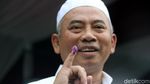 Berpeci Putih, Rahmat Effendi Nyoblos di Pekayon Bekasi