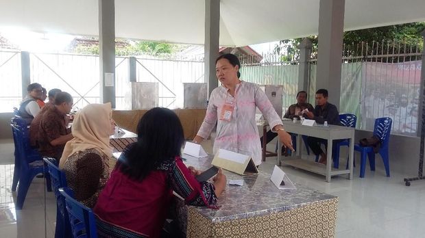  Penghuni lapas yang terdiri dari perempuan ini melakukan pencoblosan dengan tertib.