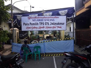 Tak Sabar Antre, Seorang Warga Sobek Surat Undangan di TPS Jatimakmur