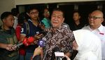Deddy Mizwar Nyoblos Bareng Istri di TPS 61 Jatiwaringin