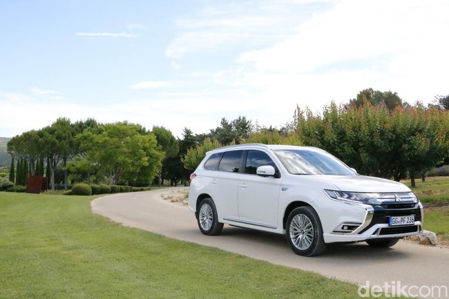Yang Beda di Sistem Hybrid Mitsubishi Outlander PHEV