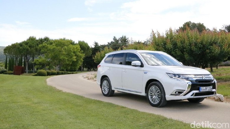 Mitsubishi Outlander PHEV Foto: M Luthfi Andika Mitsubishi Outlander PHEV Foto: M Luthfi Andika