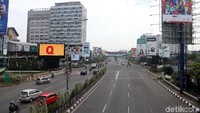 Lalu lintas di sejumlah ruas jalan di Bekasi lancar karena hari ini merupakan hari libur nasional.