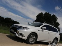 Yang Beda di Sistem Hybrid Mitsubishi Outlander PHEV