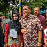 Pemilihan Kepala Daerah (Pilkada) 2018, Rabu (27/6/2018) menjadi momen bagi tiga calon gubernur Jawa Barat untuk beradu gaya. Di kesempatan istimewa tersebut, mereka pun menunjukkan batang hidungnya dengan busana andalan masing-masing. (Foto: Yulida/detikcom).