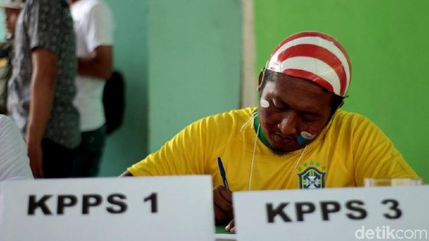 Di Batang juga Ada TPS Bernuansa Piala Dunia