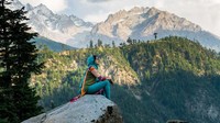Pakistan memiliki pemandangan gunung yang luar biasa karena berada dekat dengan Pegunungan Himalaya. Pada tahun 1970-an, pariwisata menjadi daya tarik utama Pakistan. Namun beberapa dekade belakangan banyak kekhawatiran jika melakukan perjalanan ke sana dikarenakan ketidakstabilan politik dan serangan teroris (CNN Travel)