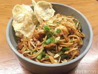 Bermvda: Ngicip Ayam Saus Telur Asin dan Waffle Nutella Pisang yang Legit