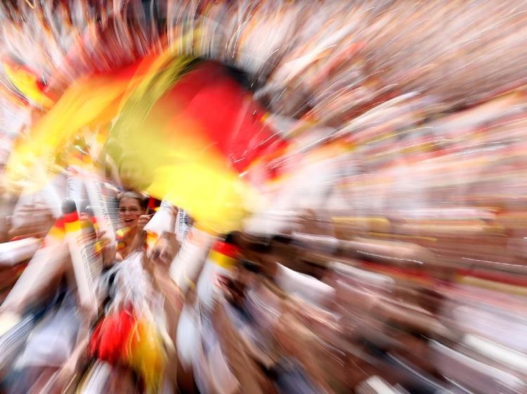 Jerman di Ujung Tanduk, Pendukung Beri Dukungan