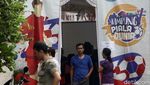 TPS di Bogor Ini Meriahkan Pilkada dengan Tema Piala Dunia