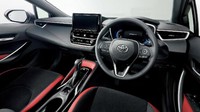 Sebagai mobil sporty, semua orang bisa menikmati mengemudi Corolla Sport di segala kondisi. Foto: Dok. Toyota