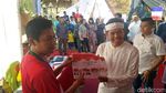 Dedi Mulyadi dan Keluarga Kompak Putih-putih