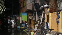 Beginilah kondisi lokasi rumah warga yang ikut menjadi korban keganasan si jago merah. Foto: dok. Mensos