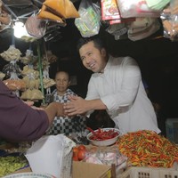 Usia muda Emil dinilai mampu menarik perhatian kaum millennial. Pun latar belakang Emil yang merupakan mantan penyanyi yang telah menelurkan album. Foto: dok. Instagram (Emildardak)