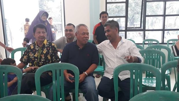 Menteri Basuki Ajak Istri Nyoblos di Bekasi