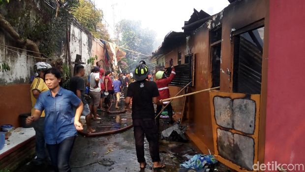 Ada Kebakaran, Hitung Suara di TPS Pasar Kliwon Solo Berhenti