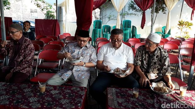 Sudirman Said sarapan Nasi Ponggol / 