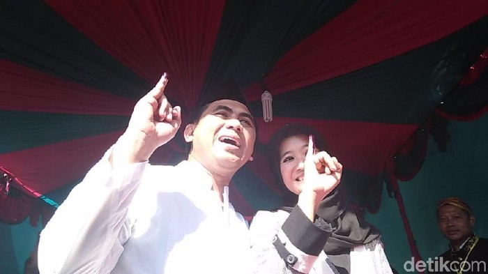 Taj Yasin Berangkat ke TPS Diiringi Tabuhan Rebana Para Santri