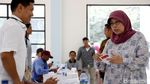 Menteri Basuki Hadimuldjono Mencoblos di Bekasi