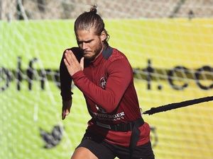 Kekarnya Rurik Gislason, Gelandang Islandia yang Mirip Chris Hemsworth