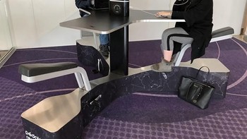 Mengisi ulang gadget dengan sumber daya yang didapat dari mengayuh. Foto: boredpanda