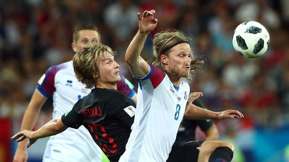 Aksi babak pertama di laga Islandia vs Kroasia di Piala Dunia 2018. (Foto: Hannah McKay/Reuters)