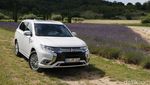 Samurai Biru Mitsubishi Outlander PHEV