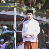 Setelah selesai kuliah, Emil tak langsung terjun ke dunia politik. Ia menjajal pekerjaan sebagai staf di sejumlah kantor di Jakarta. Puncak karier Emil dicapai saat didaulat menjadi Chief Business Development and Communication-Executive Vice President di PT Penjaminan Infrastruktur Indonesia (Persero). Foto: dok. Instagram (Emildardak)