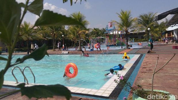 Sumber Adventure Center Purworejo gratis untuk warga yang menunjukkan jari bertinta Pilkada. 