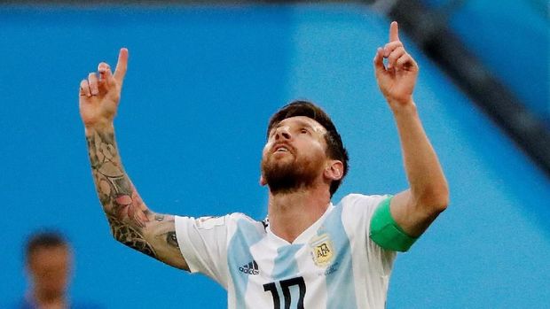 Lionel Messi membawa Argentina unggul di babak pertama.