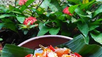 Kelihatannya sangat nikmat. Kikil yang kenyal dengan paduan bumbu pedas sangat pas sekali dimakan dengan nasi hangat. Ada yang tertarik dengan kikil dari @cateringdapier_36?