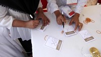 Perolehan sementara perhitungan cepat Pilgub Jawa Barat masih dipimpin oleh pasangan nomor urut 1 Ridwan Kamil - Uu Ruzhanul Ulum.
