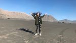 Senyum Manis Via Vallen di Bromo