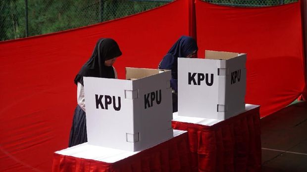 Pemungutan suara di TPS 05 Bojong Koneng
