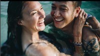 Apapun itu bahagia terus ya Nadine dan Dimas. Foto: Dimas Anggara dan Nadine Chandrawinata (Instagram)