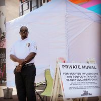 Mural karya Colette Miller. 