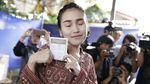 Lihat Gaya Ayu Ting Ting saat Nyoblos