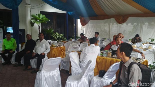 Persiapan Nyoblos, Emil Berkumpul di Kediaman Keluarga Besar
