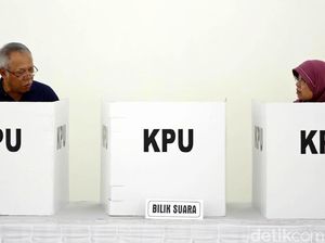 Menteri Basuki Hadimuldjono Mencoblos di Bekasi