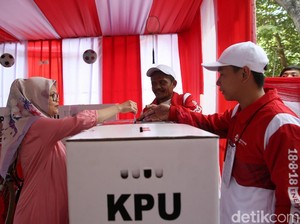 Usai Coblos Pilkada, Netizen Pantau Quick Count Sambil Guyonan