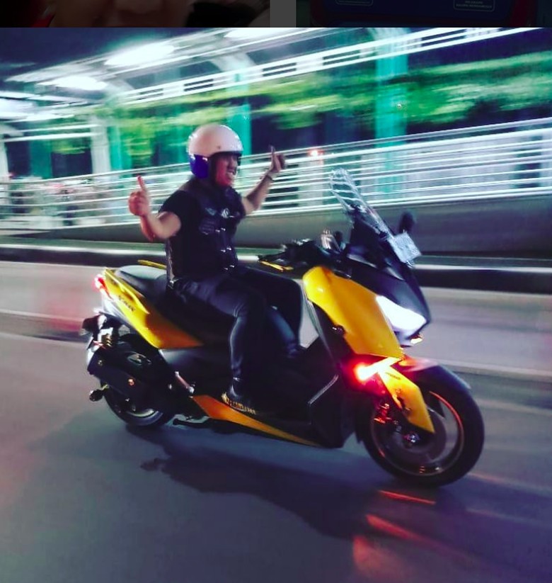 Sandy Pas Band saat Riding Malam Hari. Foto: Instagram/sandypasband_ Sandy Pas Band saat Riding Malam Hari. Foto: Instagram/sandypasband_