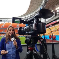 Julia sendiri tampaknya memang sangat menyukai olahraga tersebut. Tak hanya mengerti bola, wanita itu juga cukup lihai bermain bola yang kerap dipamerkannya di media sosial. Foto: Instagram @jujuguimaraes25