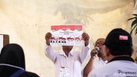 Proses perhitungan cepat masih terus berlangsung di berbagai daerah lainnya.