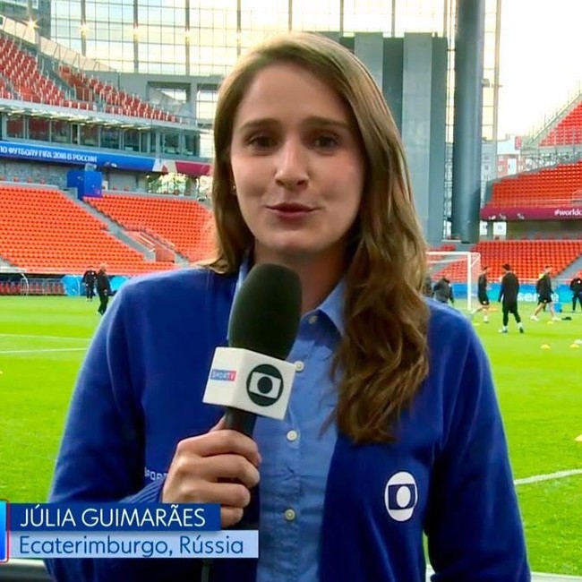 Sebuah video yang menunjukkan seorang reporter wanita dilecehkan oleh suporter bola viral di media sosial. Pasalnya sang reporter berani melawan pria tersebut meski kamera masih merekamnya untuk siaran langsung. Foto: Instagram @jujuguimaraes25
