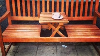 Kursi yang sekaligus ada mejanya untuk memudahkan. Foto: boredpanda