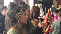 Saat liburan ke Hong Kong, Baipai tak melewatkan kunjungan ke Che Khun Temple untuk berdoa. (krubaipai_kp/Instagram)